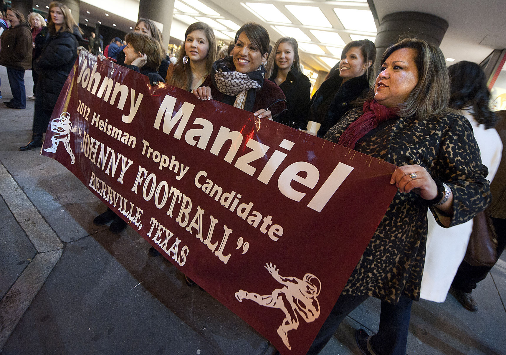 Johnny Manziel wins the Heisman Trophy